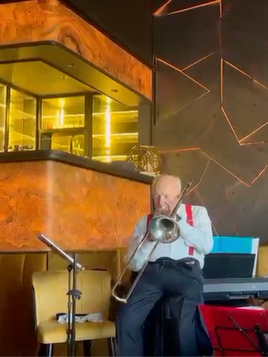 François Mayer au trombone, ambiance bar